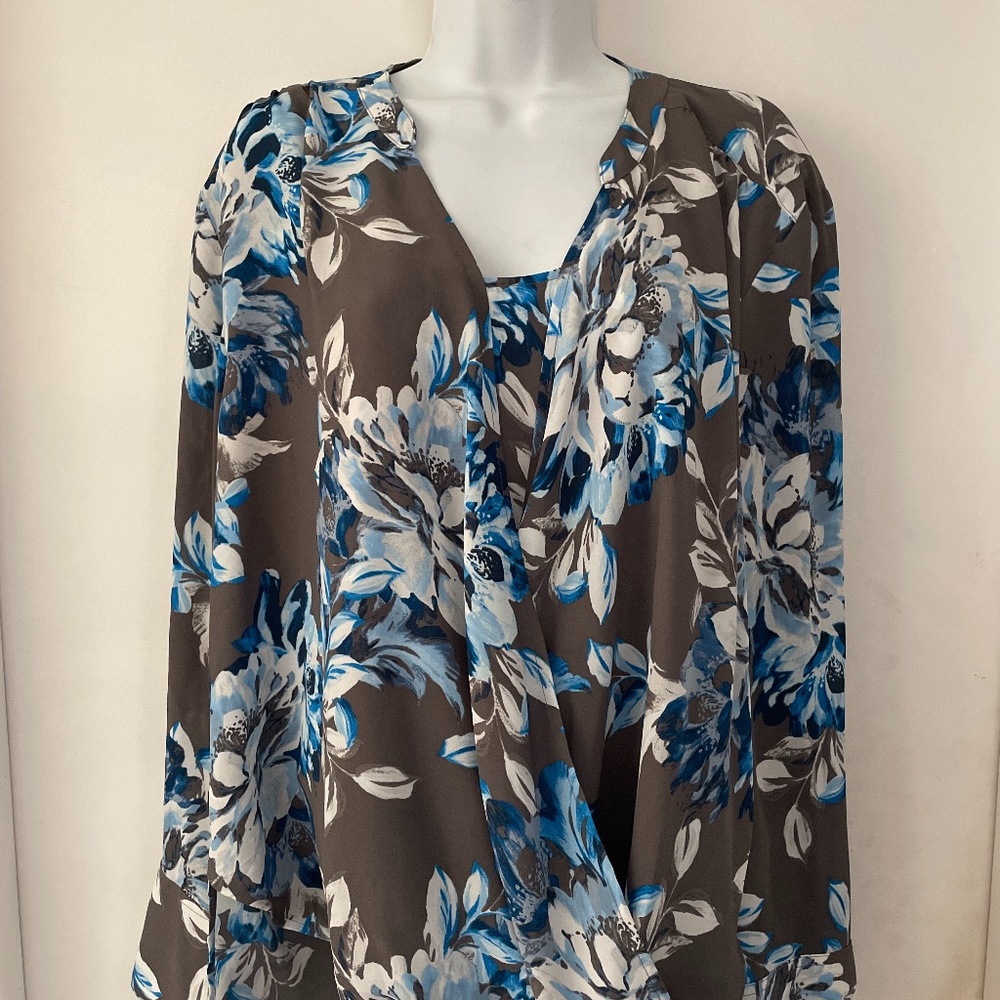 Chico size 3 long sleeve blouse,